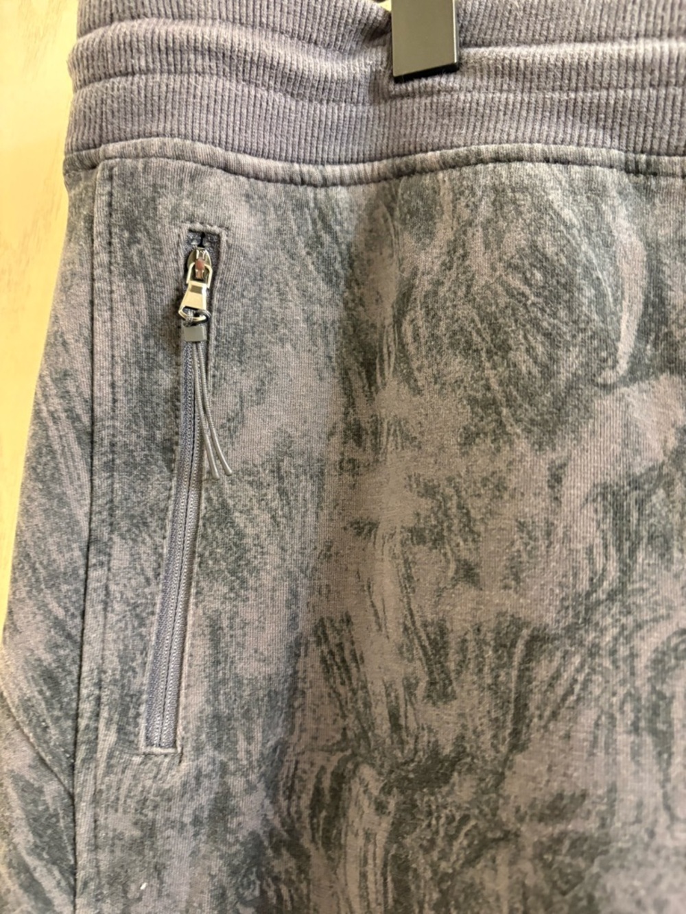 Old Navy patterned Patterned Drawstring Joggers With Pockets - Picture 3 of 6